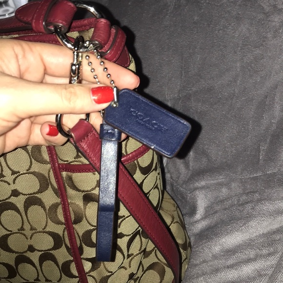 COACH Signature canvas LARGE Hobo - Picture 5 of 16